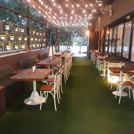 Hotel Utsav Deluxe Pune Zewnętrze zdjęcie