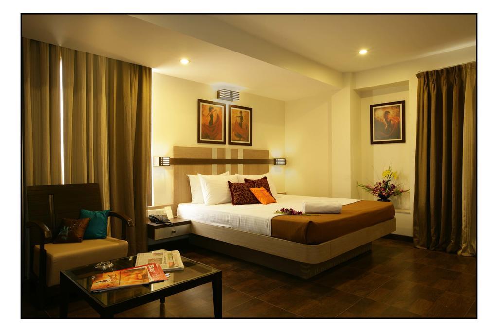 Hotel Utsav Deluxe Pune Zewnętrze zdjęcie