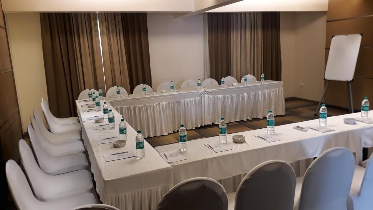 Hotel Utsav Deluxe Pune Zewnętrze zdjęcie
