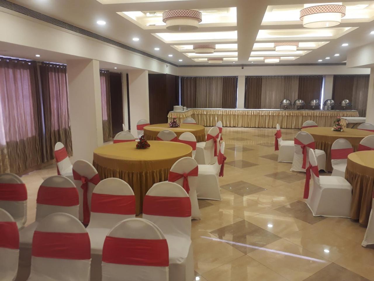 Hotel Utsav Deluxe Pune Zewnętrze zdjęcie