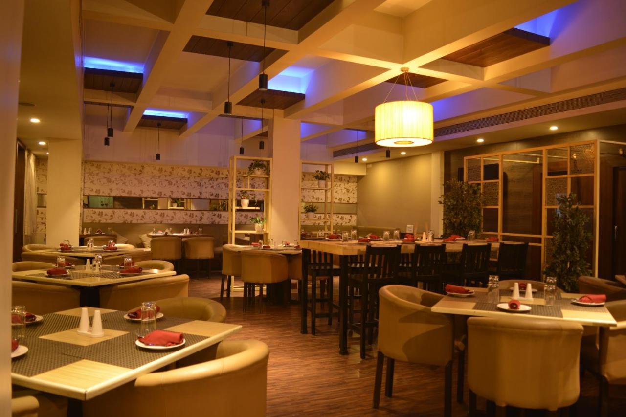 Hotel Utsav Deluxe Pune Zewnętrze zdjęcie