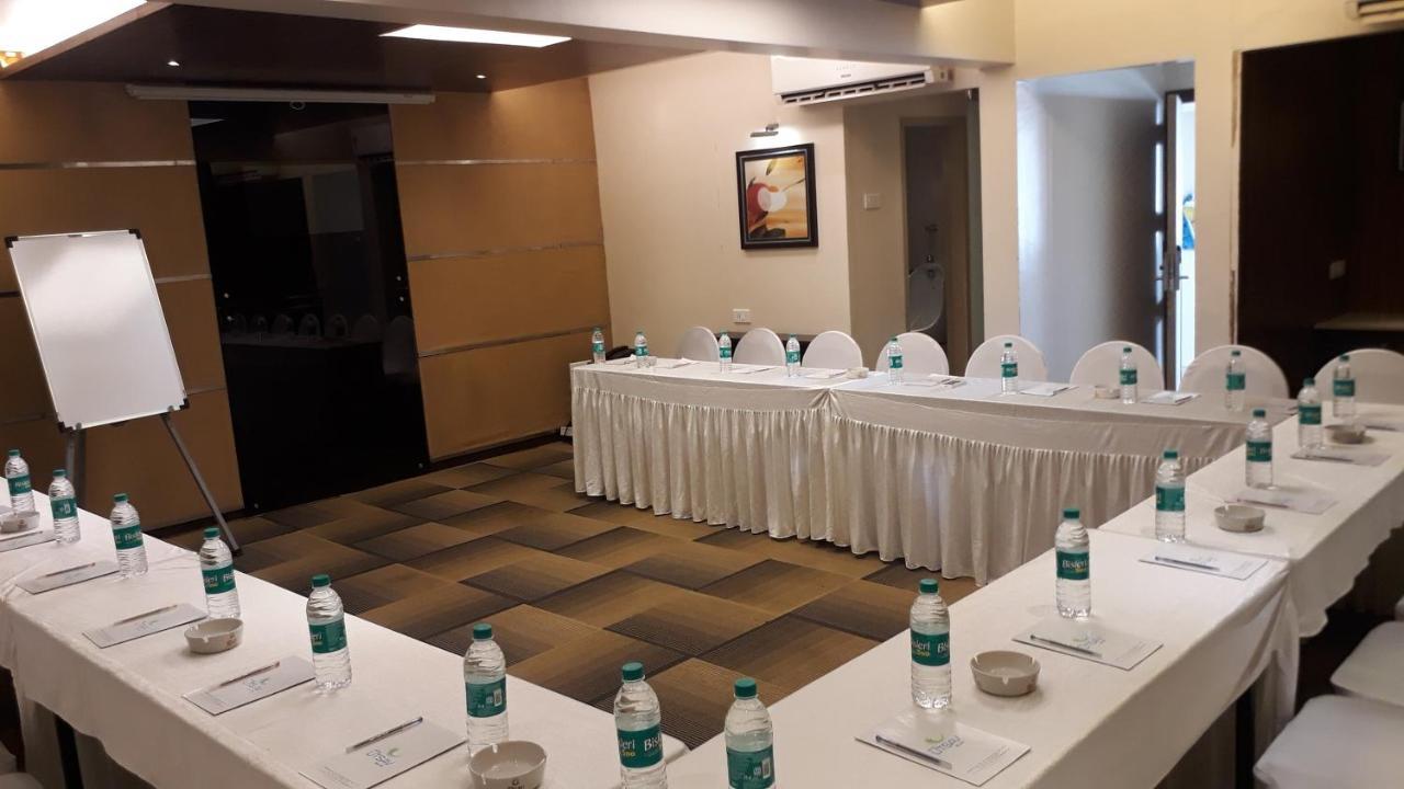 Hotel Utsav Deluxe Pune Zewnętrze zdjęcie