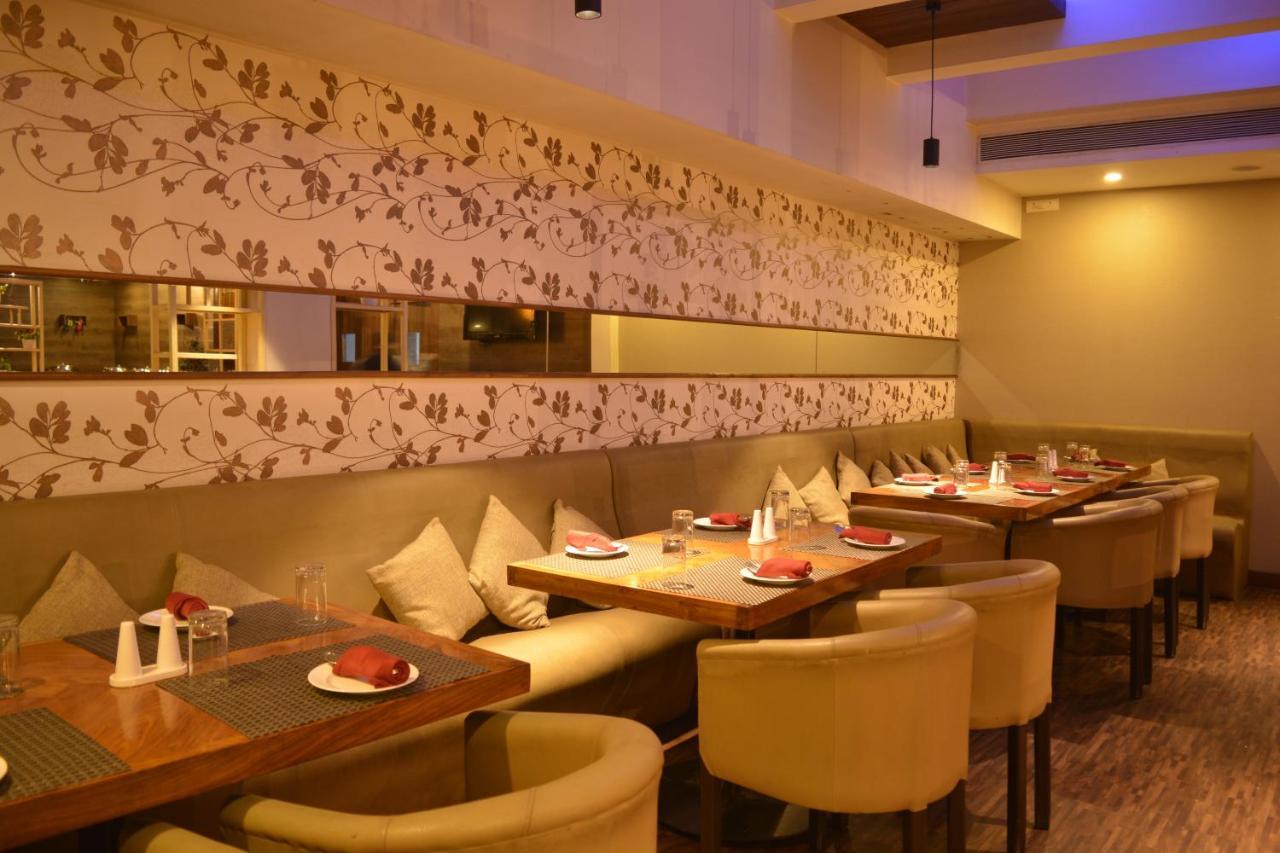 Hotel Utsav Deluxe Pune Zewnętrze zdjęcie