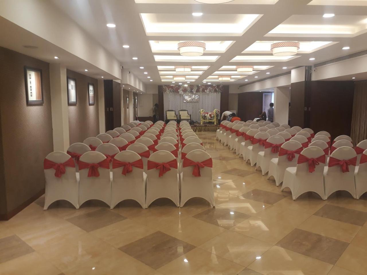 Hotel Utsav Deluxe Pune Zewnętrze zdjęcie