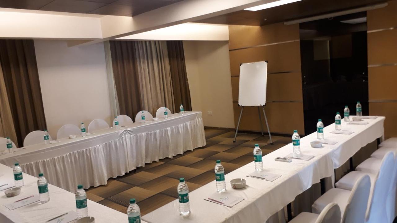 Hotel Utsav Deluxe Pune Zewnętrze zdjęcie