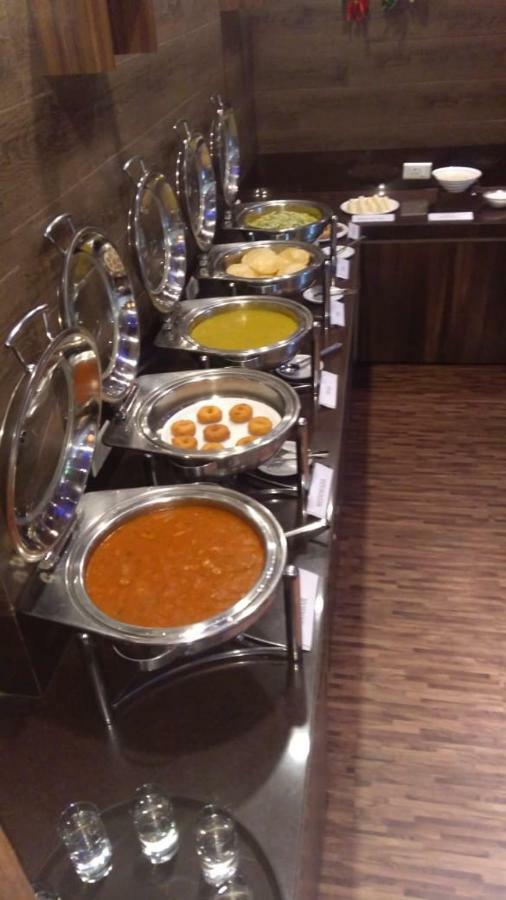 Hotel Utsav Deluxe Pune Zewnętrze zdjęcie